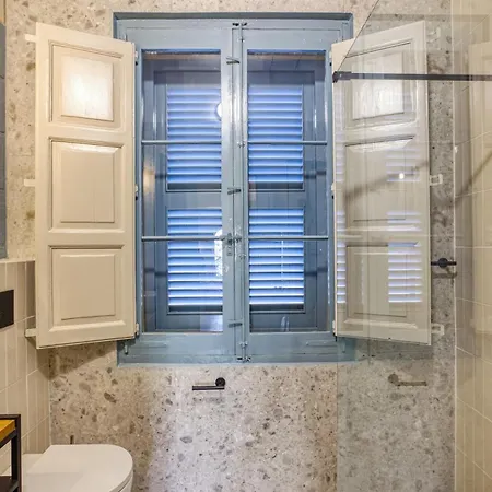 Exclusive 2br Townhouse With Garden *