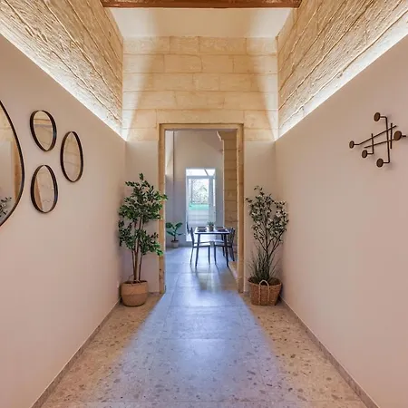 Exclusive 2br Townhouse With Garden