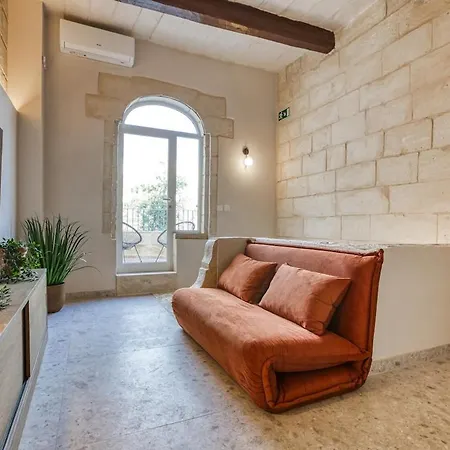 Exclusive 2br Townhouse With Garden Nyaraló