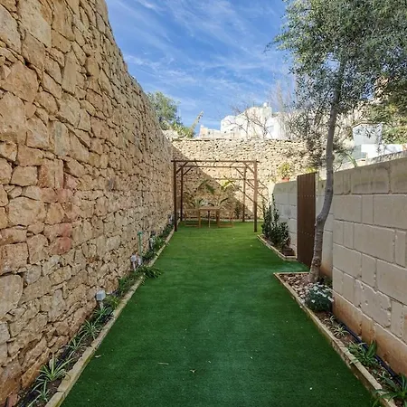 Exclusive 2br Townhouse With Garden * Sliema