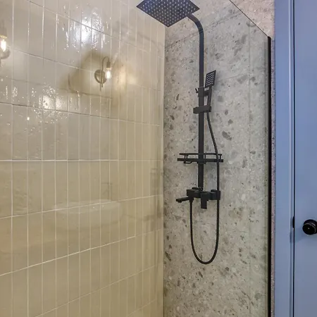 Casa vacanze Exclusive 2br Townhouse With Garden *