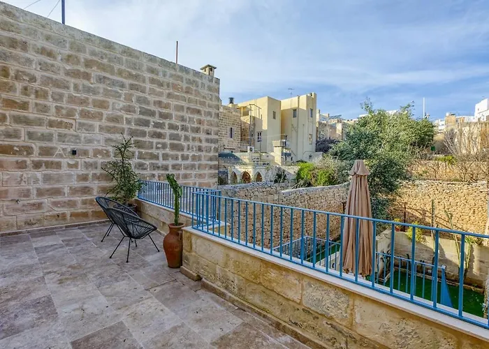 Exclusive 2br Townhouse With Garden *