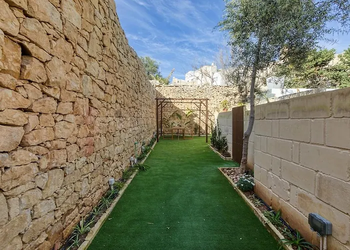 Exclusive 2br Townhouse With Garden * Sliema