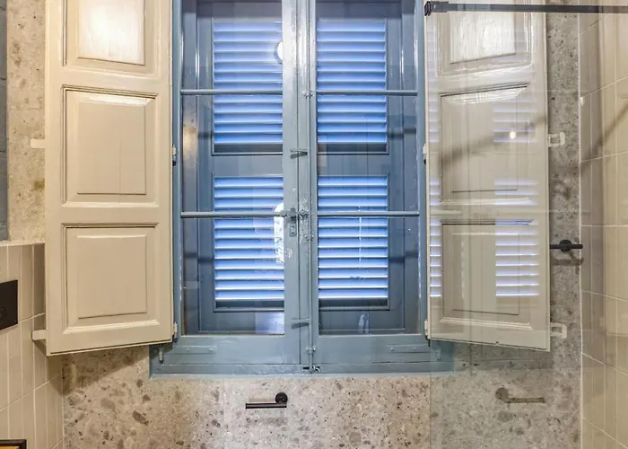 Exclusive 2br Townhouse With Garden *