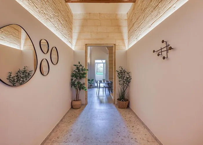 Exclusive 2br Townhouse With Garden