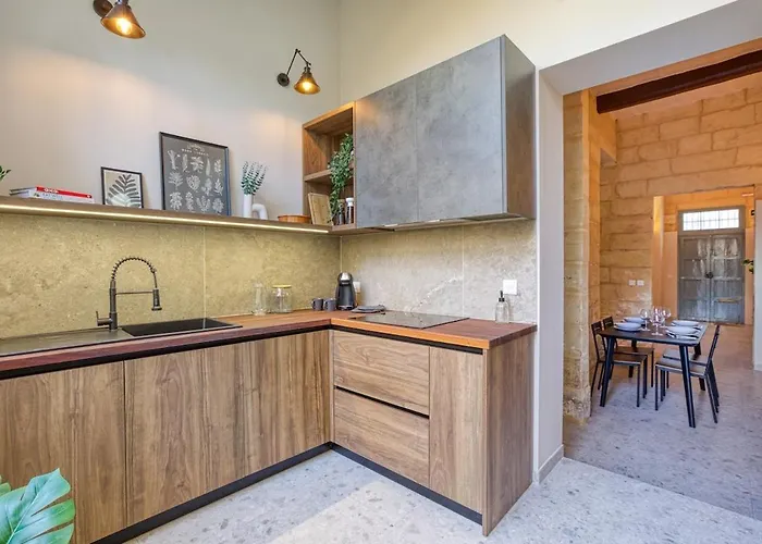 Exclusive 2br Townhouse With Garden *