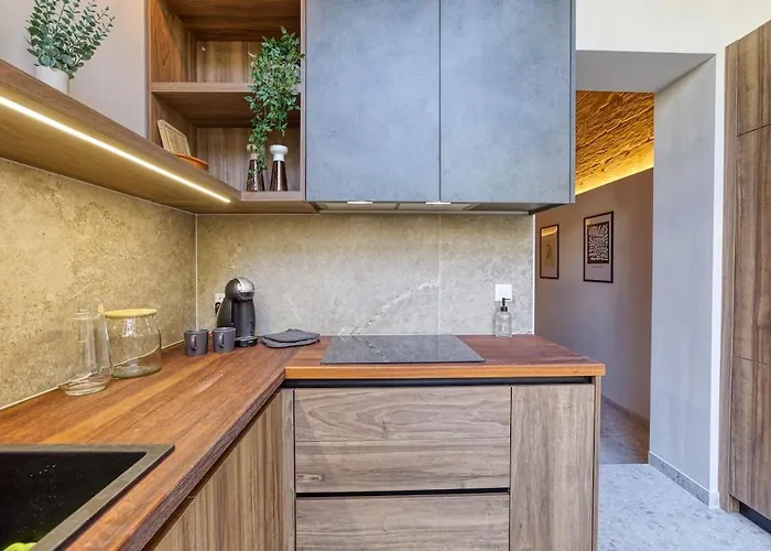 Exclusive 2br Townhouse With Garden *