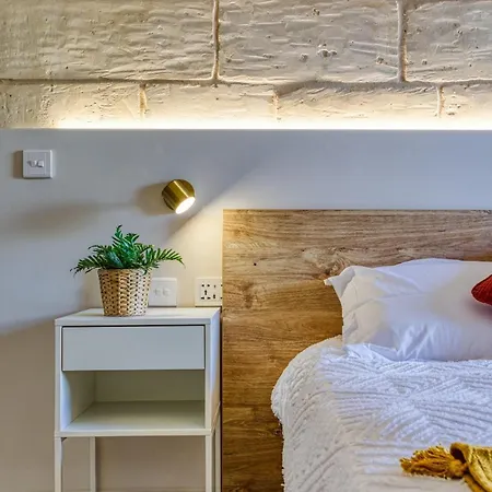 Exclusive 2br Townhouse With Garden סליאמה