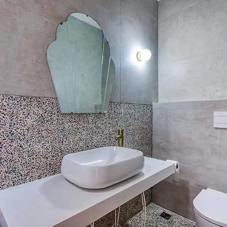 Exclusive 2br Townhouse With Garden בית נופש סליאמה